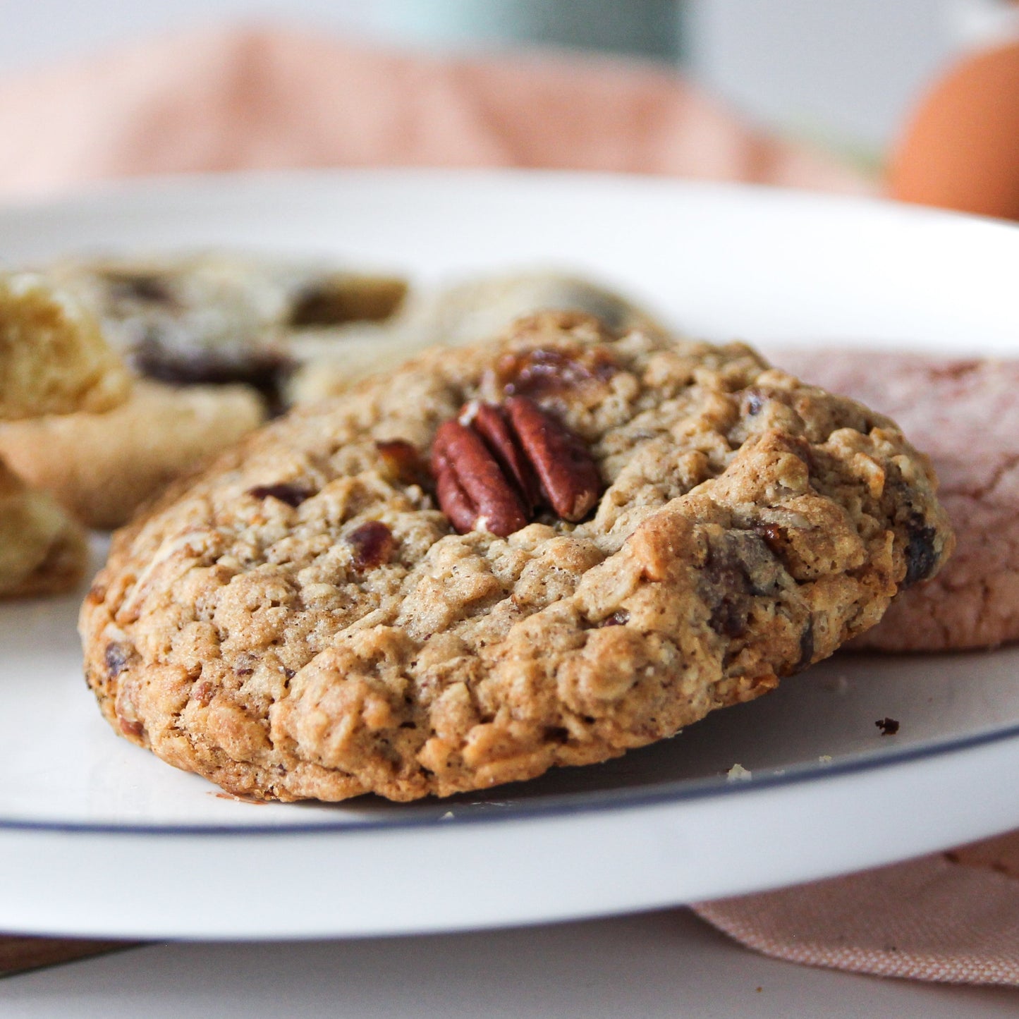 Oatmeal Medjool Date & Toasted Pecans